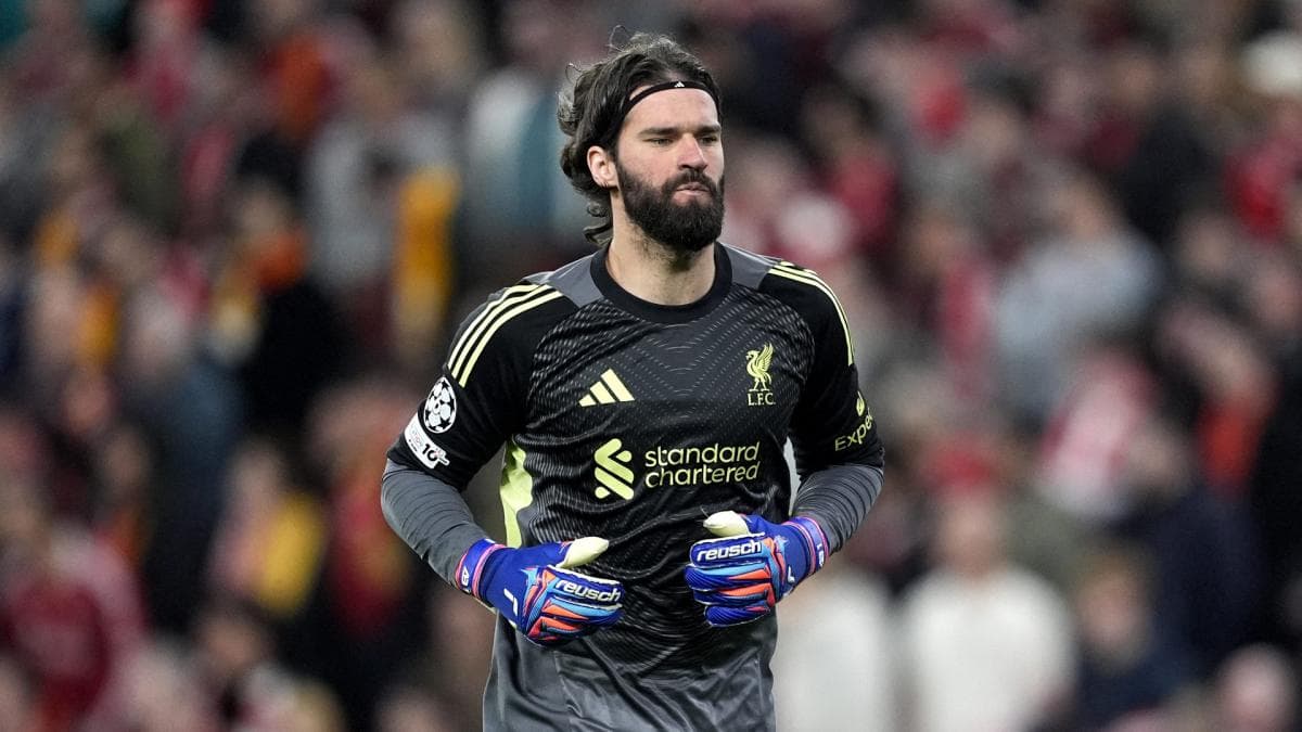 Alisson blindé à Liverpool malgré la tempête