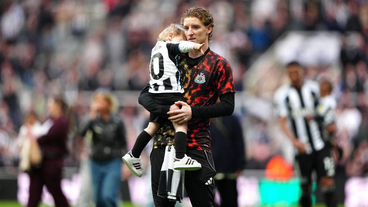 Barcelone mise 80 millions sur Gordon pour relancer son aile gauche