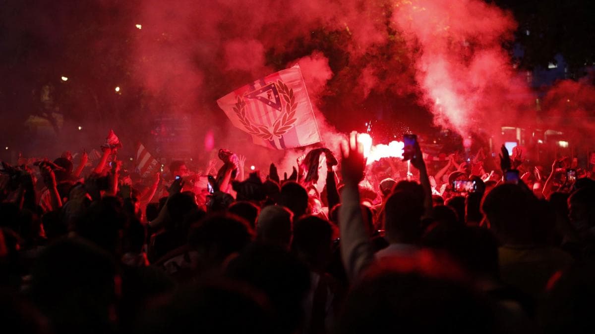 Coupe du Roi : le bus de l'Atlético caillassé par des ultras du Barça
