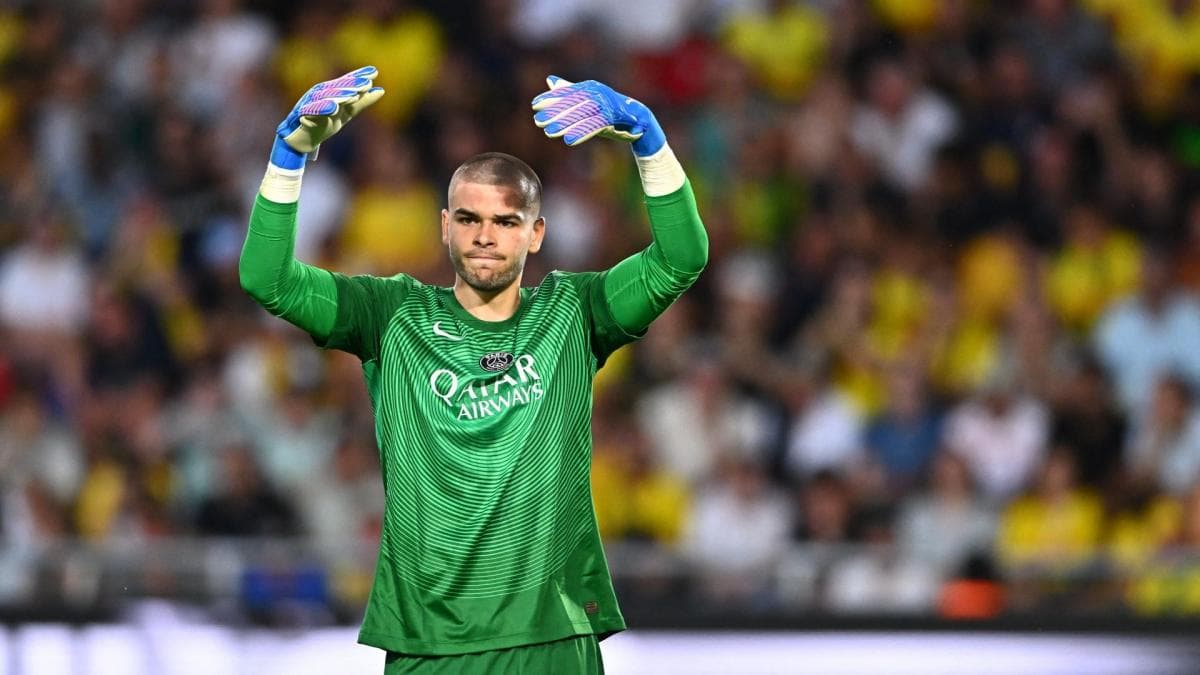 Liverpool cible Lucas Chevalier pour remplacer Alisson