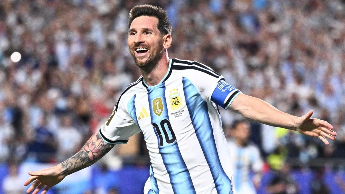 Messi enflamme l'Argentine dès son entrée en lice, l'Algérie pulvérisée