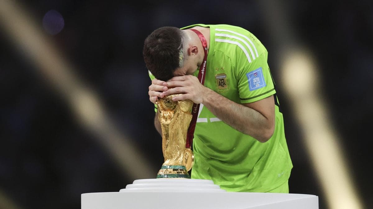Martínez joue la finale de Ligue Europa avec un doigt cassé