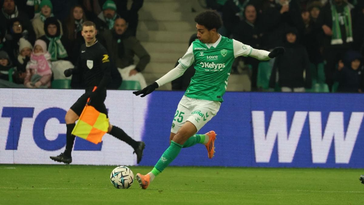 Ligue 2 - Troyes s'envole vers le titre, Saint-Étienne dans les limbes