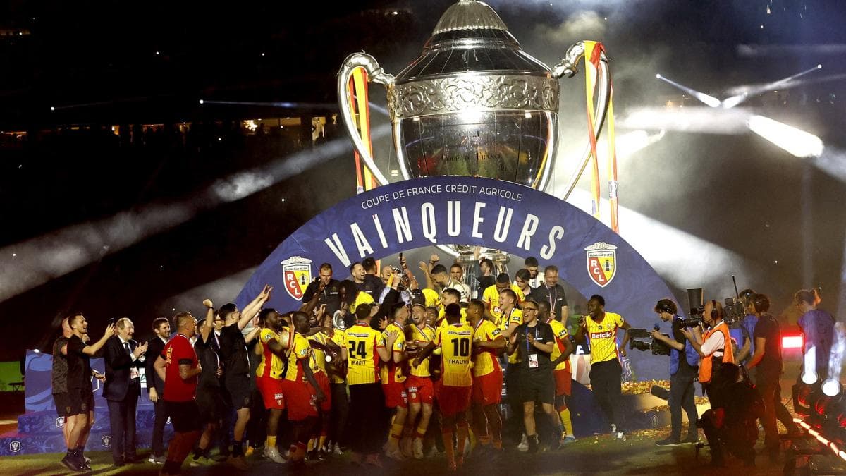Lens enfin ! Les Sang et Or soulèvent leur première Coupe de France