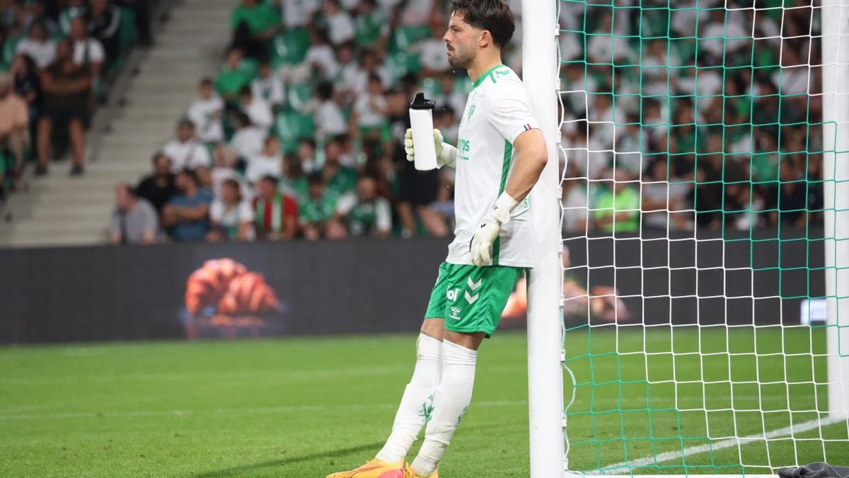 Larsonneur pousse un cri d'alerte, l'ASSE glisse vers l'abîme