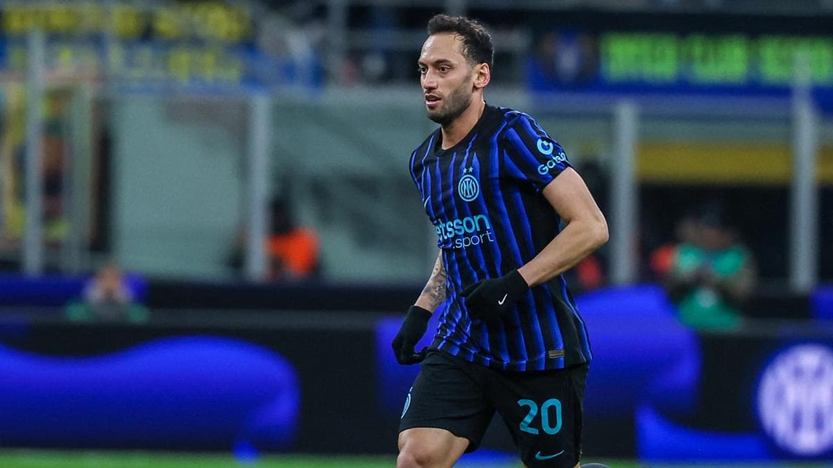 Calhanoglu plante une fusée et enfonce la Roma