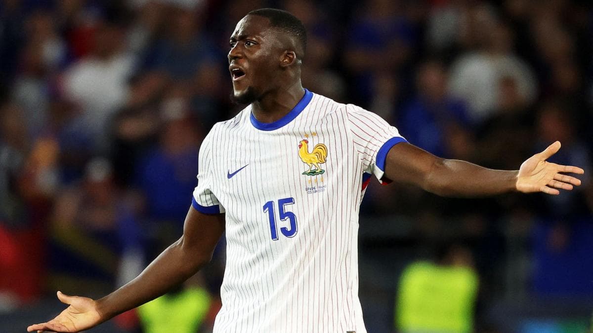 Le vestiaire des Bleus suspendu au deuil de Deschamps