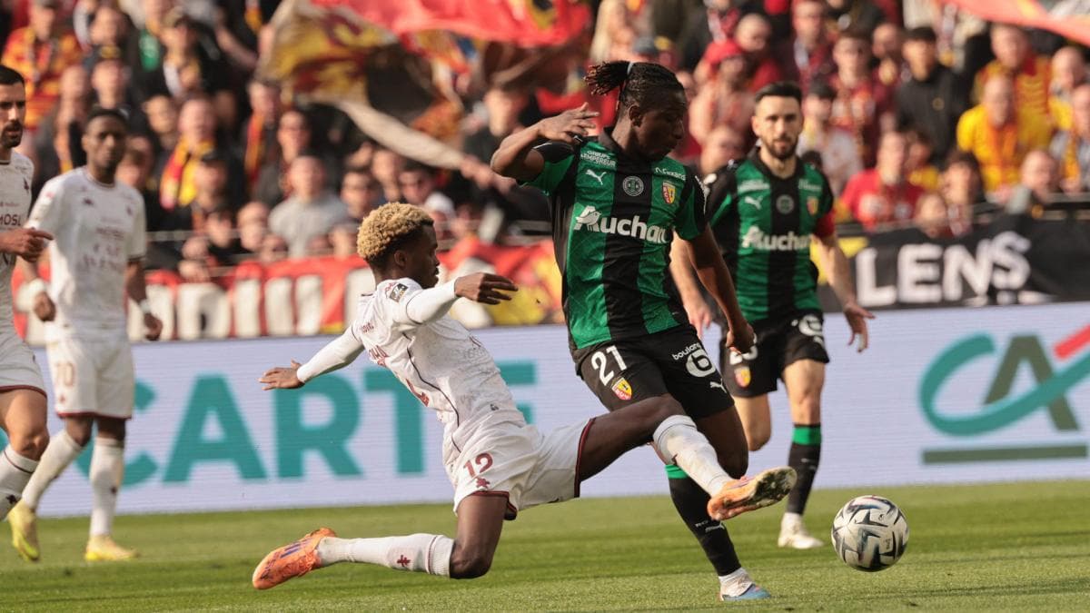 Ligue 1 : Lens écrase Metz et revient à un point du PSG