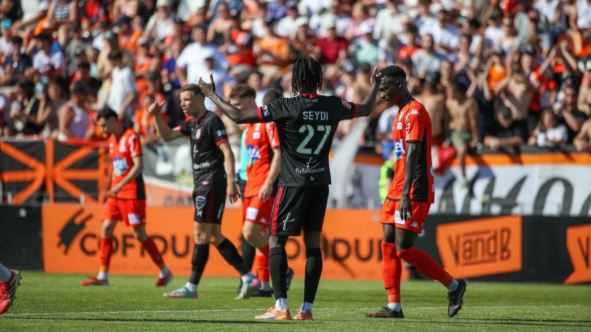 Laval respire enfin, Rouen plonge dans la Ligue 3