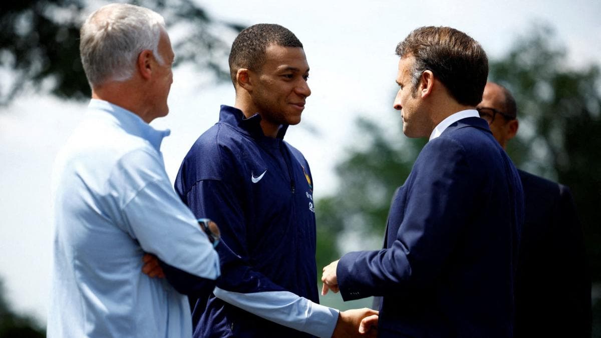 Les Bleus explosent le Sénégal et Macron applaudit