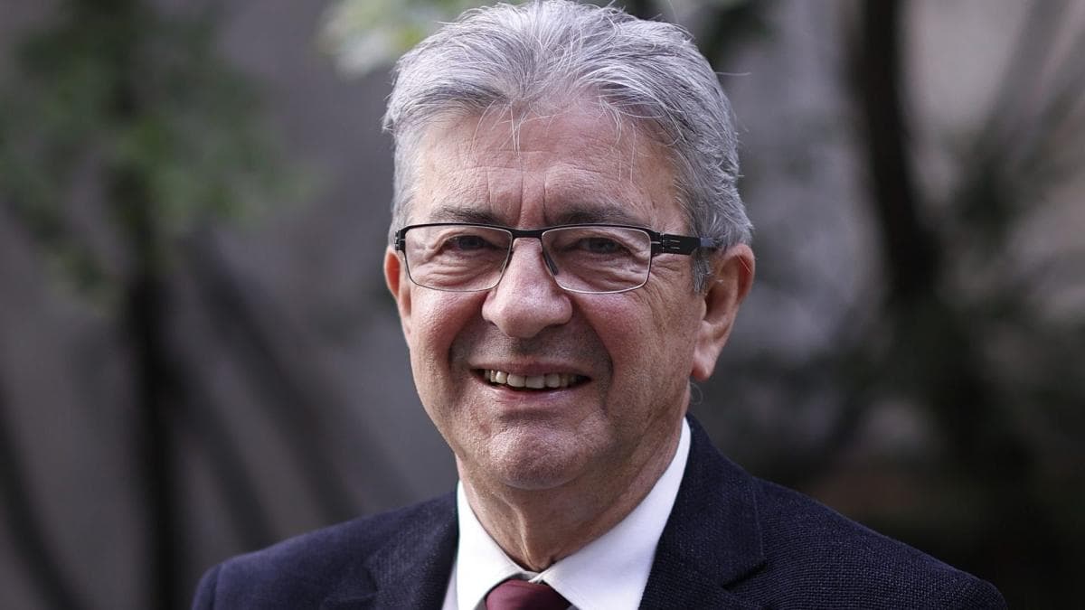 La France insoumise commercialise un maillot Mélenchon avant la Coupe du Monde
