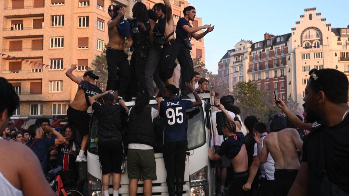 PSG champion - les Champs interdits aux supporters parisiens