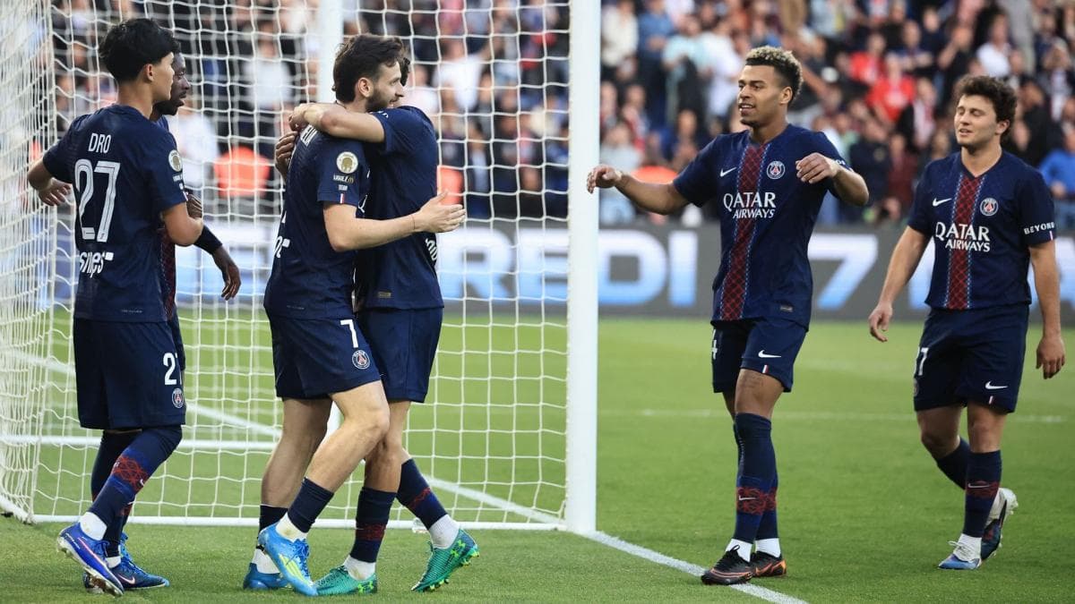 PSG bat Nantes, Kvaratskhelia et Doué régalent au Parc