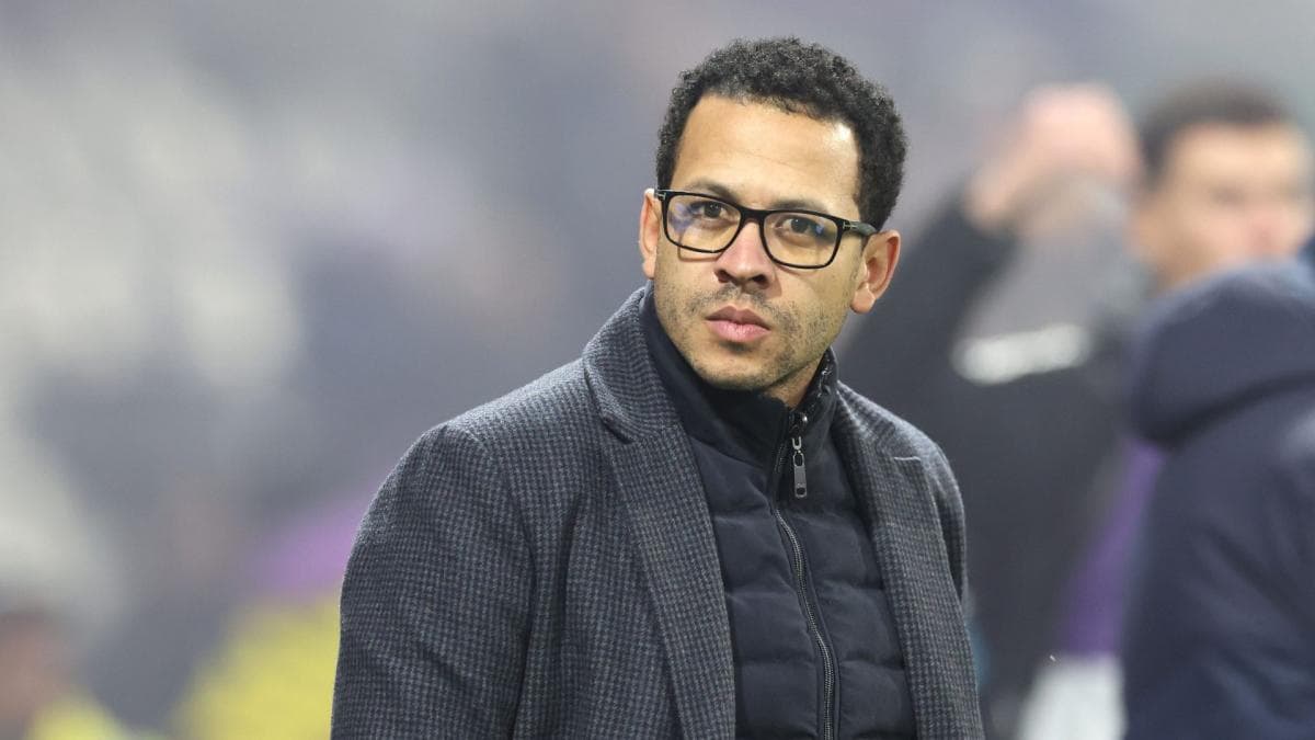 Chelsea : Rosenior fulmine après un incident arbitral insolite