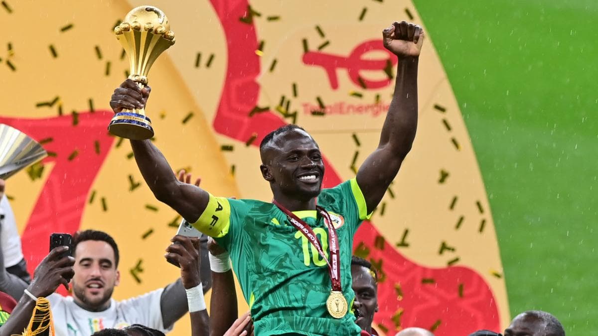 Le Sénégal exhibe le trophée CAN au Stade de France le 28 mars