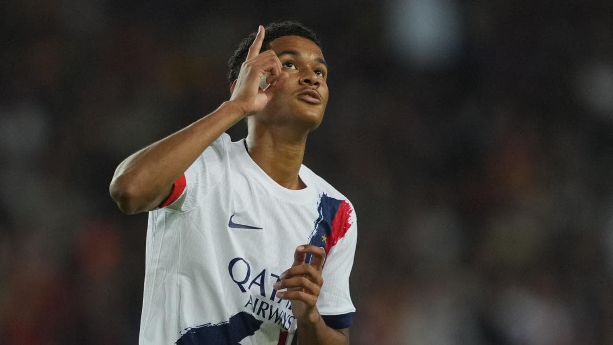 Senny Mayulu sur le départ : le PSG face à un choix crucial