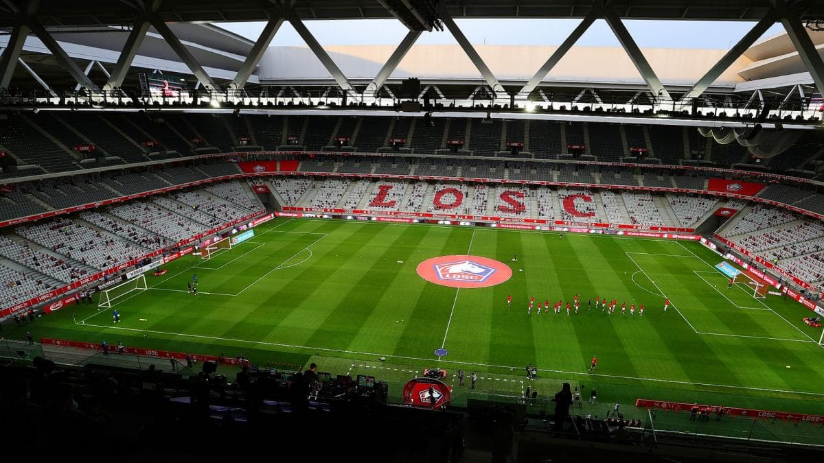 Le derby Lille-Lens stoppé net par un nuage de fumée