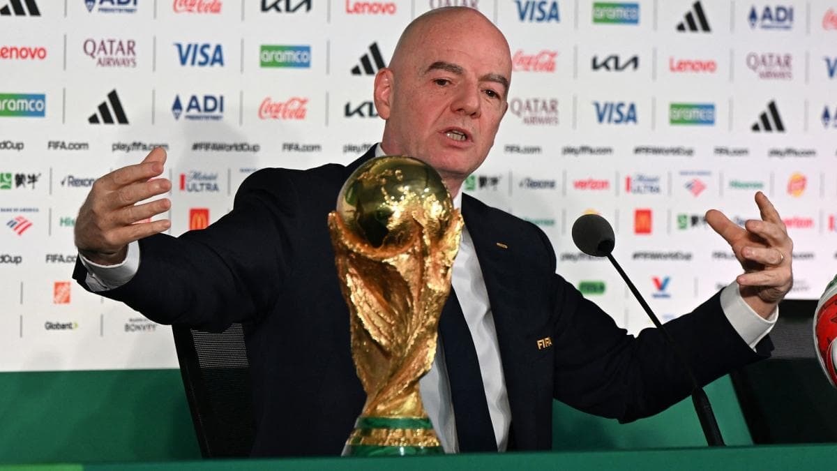 Infantino sort de son silence face aux attaques contre Mbappé