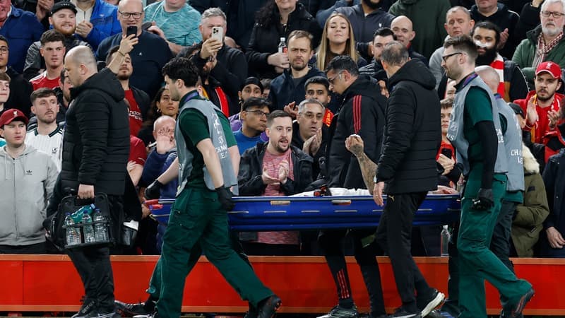 Noa Lang évacué sur civière après une blessure au doigt à Anfield